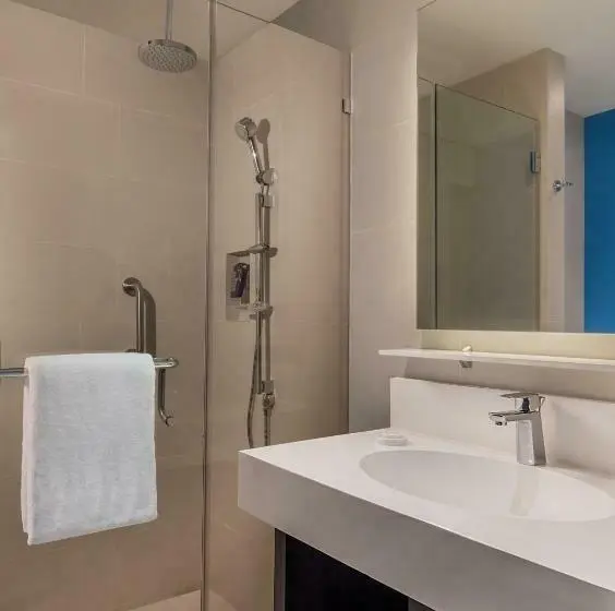 スイート, Parkinn By Radisson Iloilo
