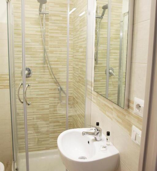 חדר בסיסי, Duca Di Cavour