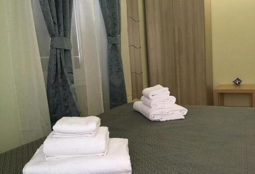 חדר סטנדרט לארבעה, Duca Di Cavour