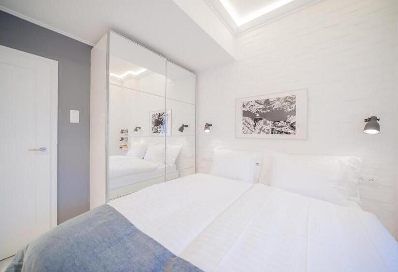 Студио Executive, Revelton Studios Karlovy Vary