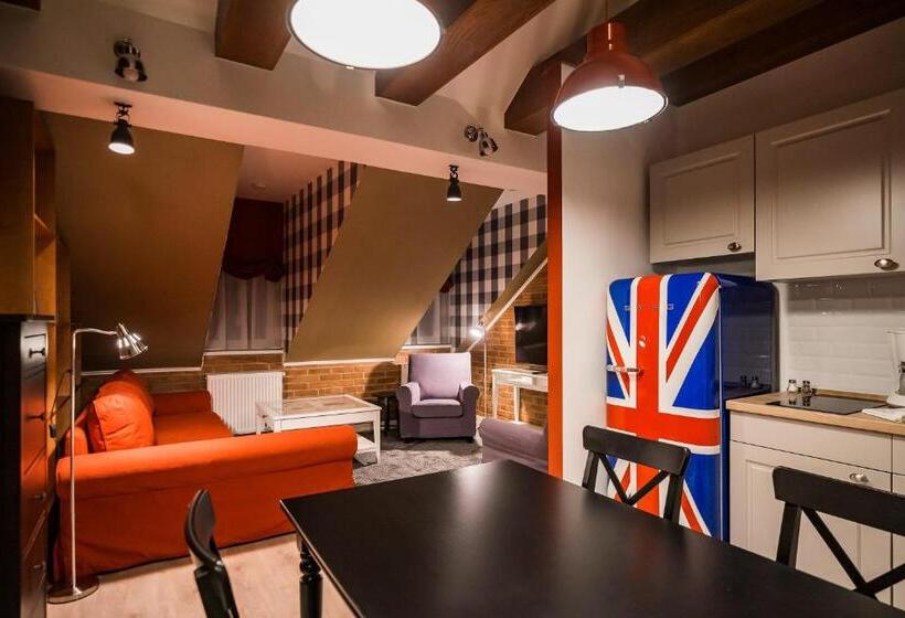 Студио Executive, Revelton Studios Karlovy Vary