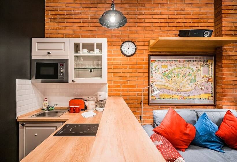 Студия Deluxe, Revelton Studios Karlovy Vary