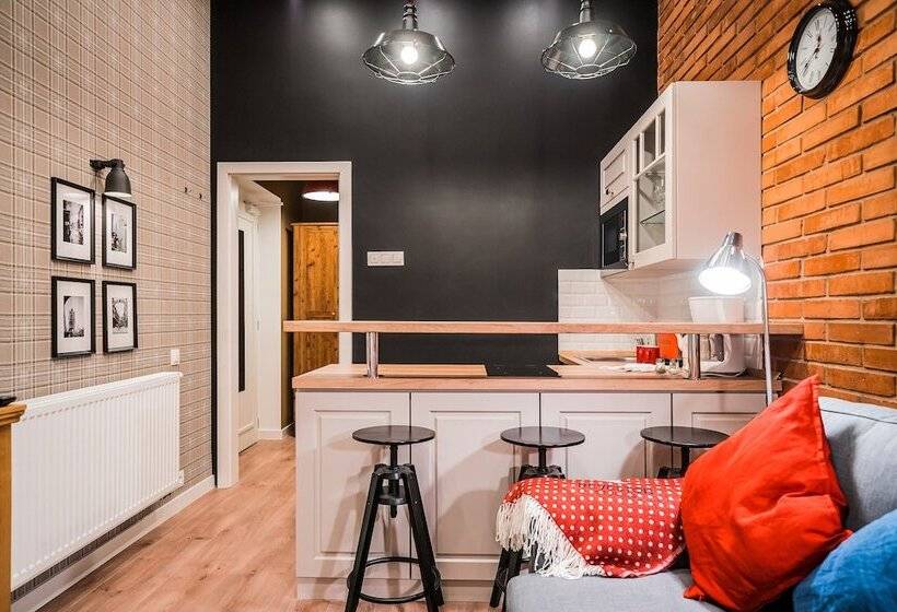 Студия Deluxe, Revelton Studios Karlovy Vary