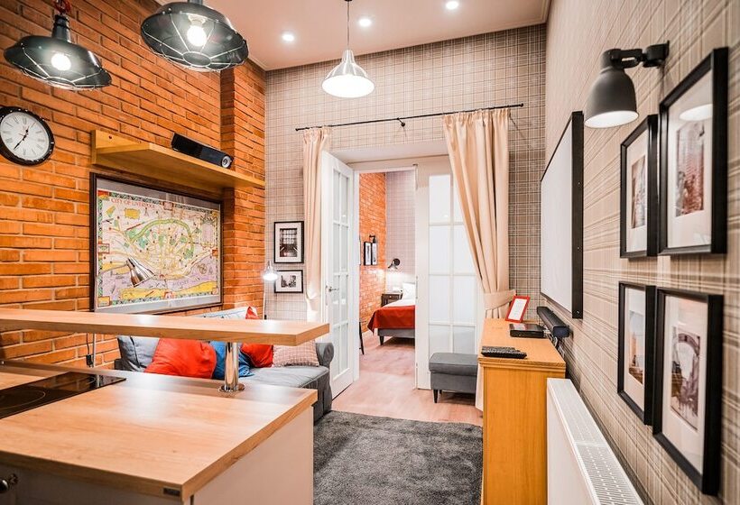 Студия Deluxe, Revelton Studios Karlovy Vary