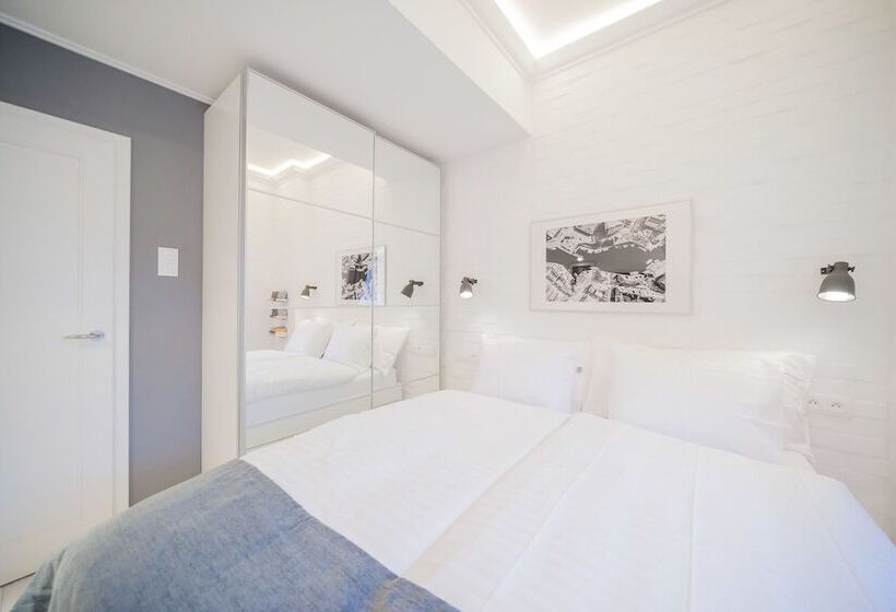 管理人员工作室, Revelton Studios Karlovy Vary