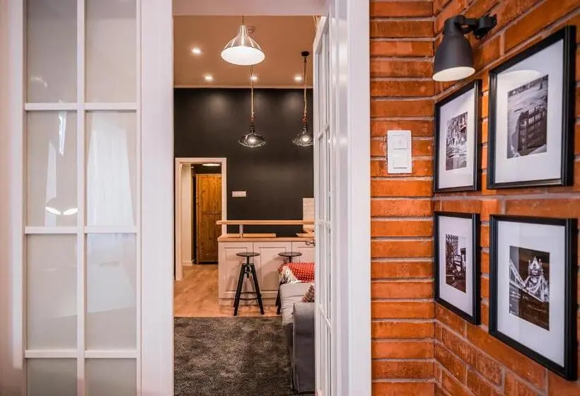 استودیوی لوکس, Revelton Studios Karlovy Vary