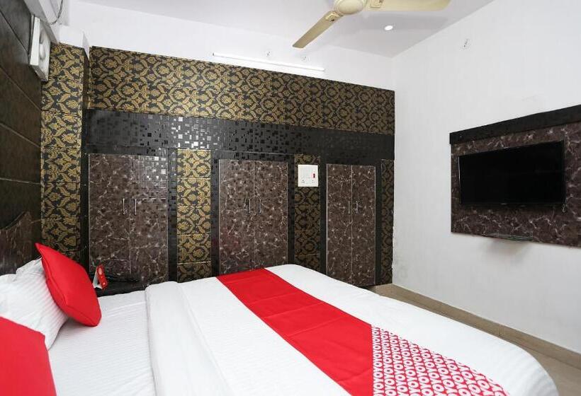 三人经典房间, Oyo 18782 Hotel Mannat