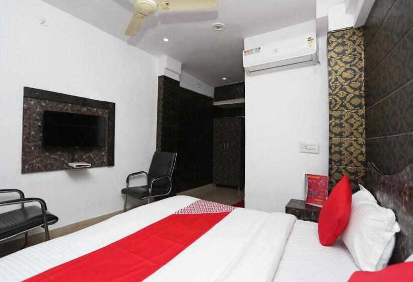 三人经典房间, Oyo 18782 Hotel Mannat