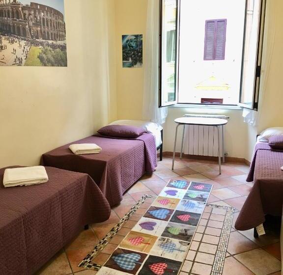 تختخواب در اتاق مشترک, Zidan Guest House