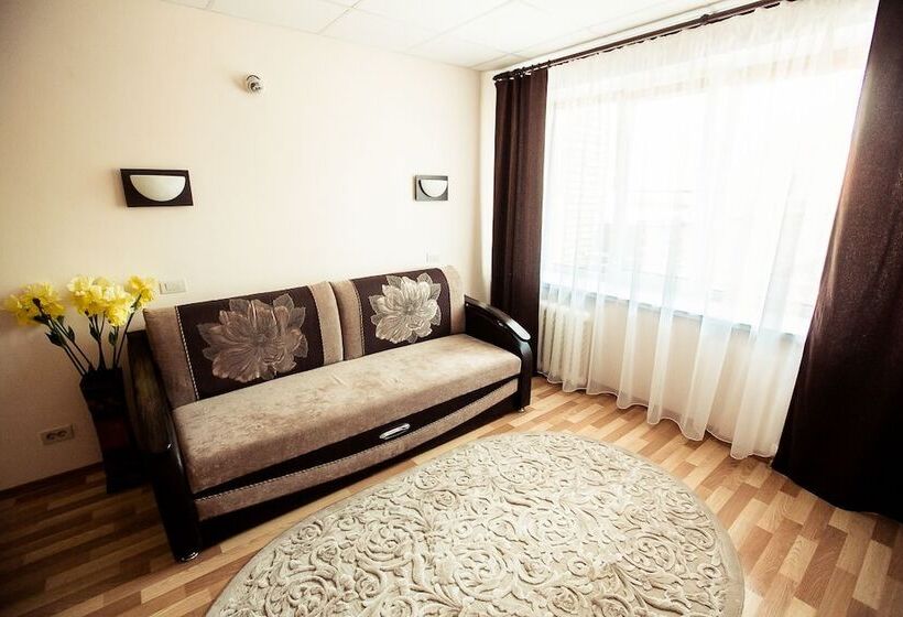 סוויטת ג'וניור, Lastochka