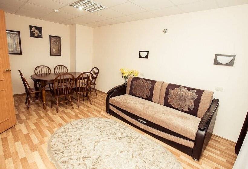 סוויטת ג'וניור, Lastochka