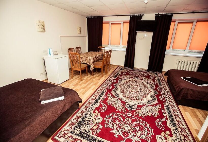 חדר משפחתי, Lastochka