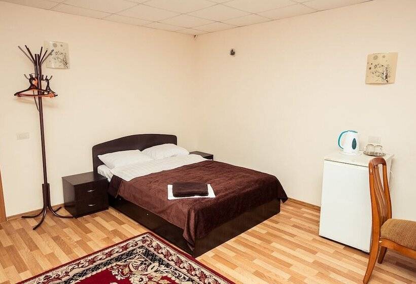 חדר משפחתי, Lastochka