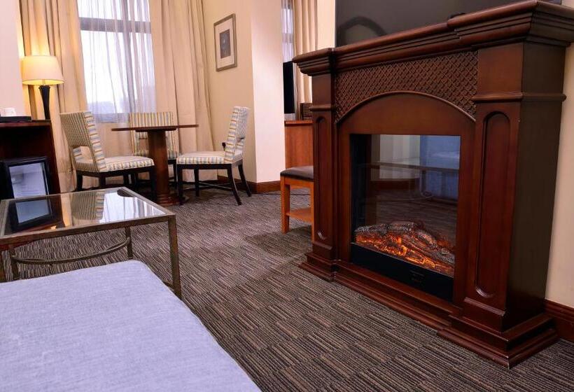 سوئیت با وان آب گرم, The Hub