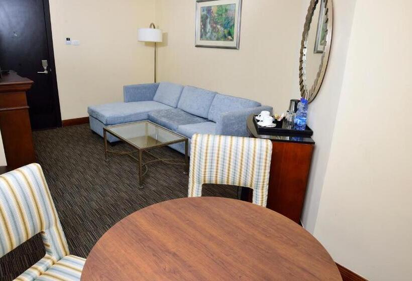 سوئیت با وان آب گرم, The Hub