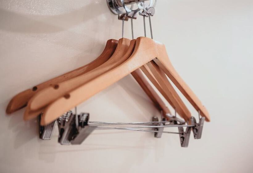 اتاق استاندارد, Trip Inn Near Airport Or City Center