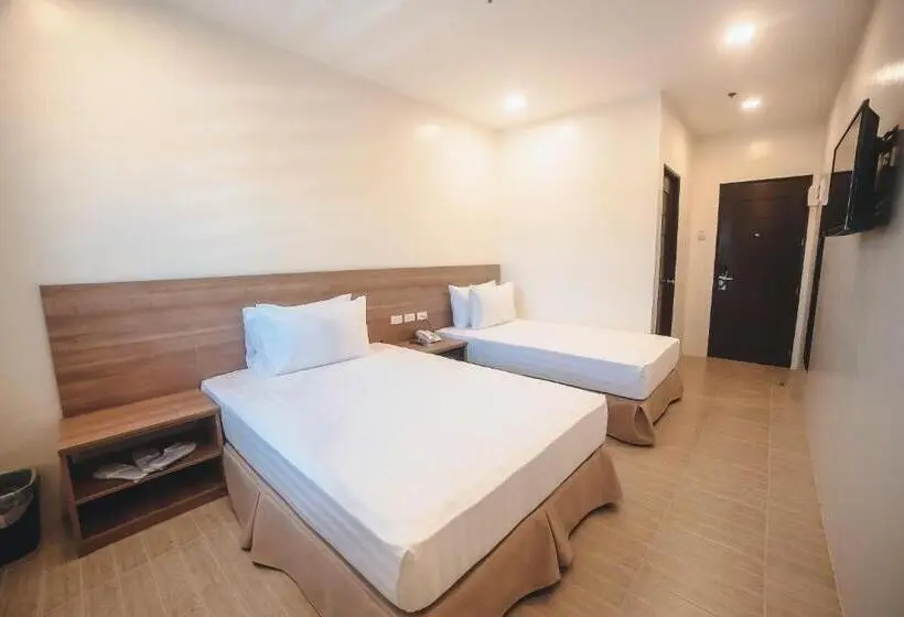Superior Kolmen Hengen Huone, Trip Inn Near Airport Or City Center