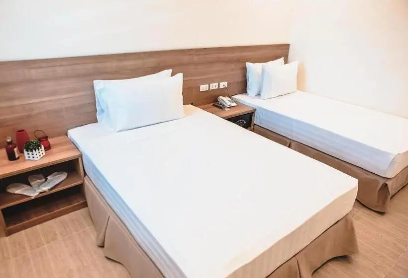Superior Kolmen Hengen Huone, Trip Inn Near Airport Or City Center