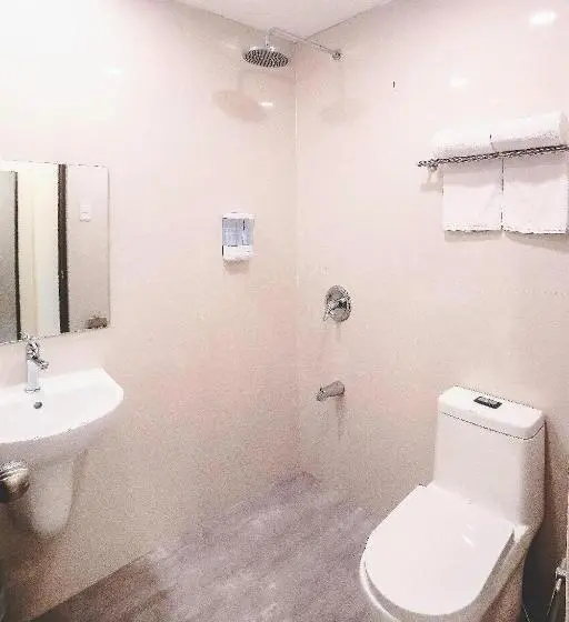 Executive Kolmen Hengen Huone, Trip Inn Near Airport Or City Center