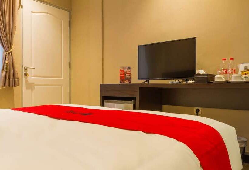 Номер Deluxe, Reddoorz Plus @ Dipatiukur