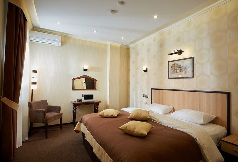 جناح ديلوكس, Birch Yard