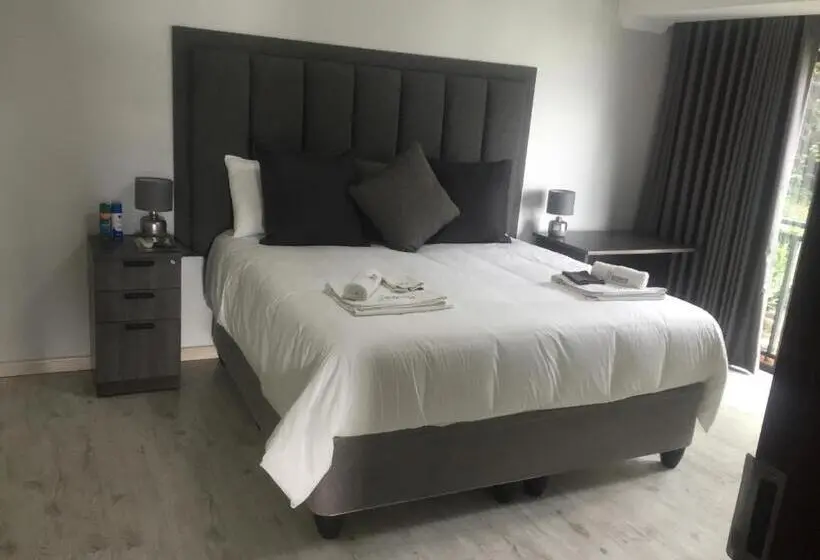 اتاق لوکس با چشم‌انداز باغ, Kosmos Lodge