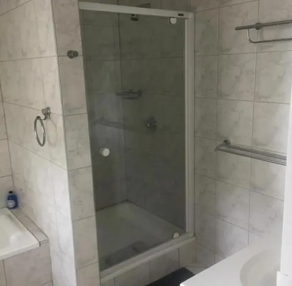 اتاق لوکس با چشم‌انداز باغ, Kosmos Lodge