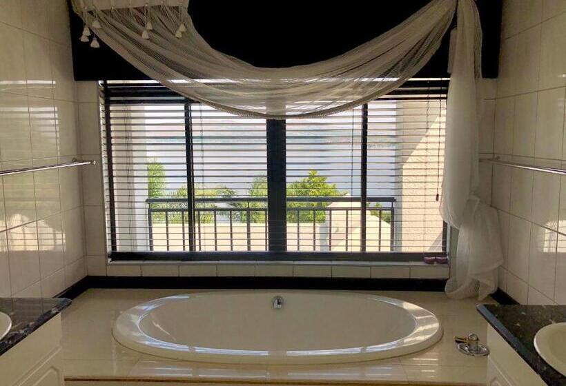 패밀리 룸, Kosmos Lodge