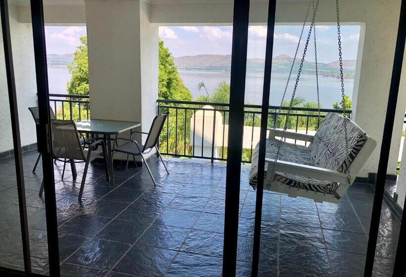 패밀리 룸, Kosmos Lodge