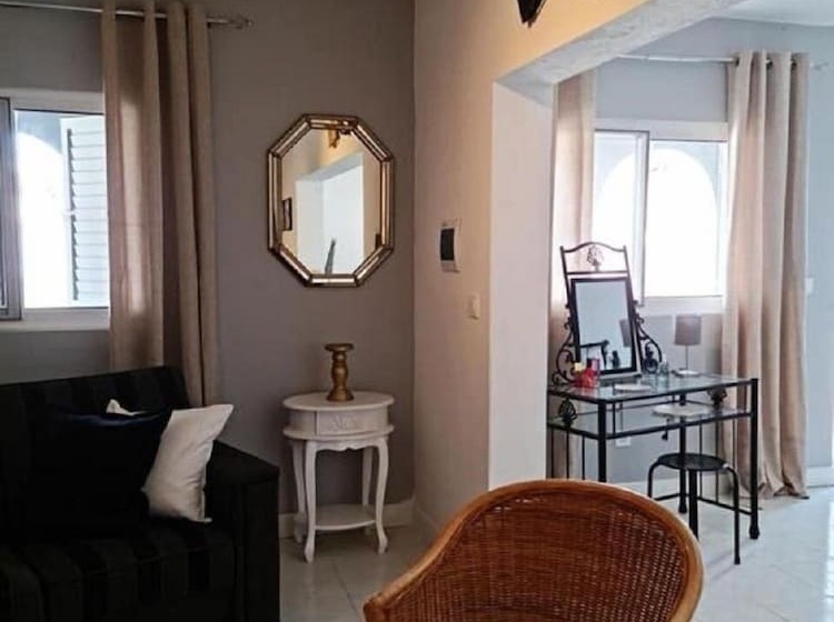 سوییت اجرایی, B&b Villa Alegria, Tarrafal