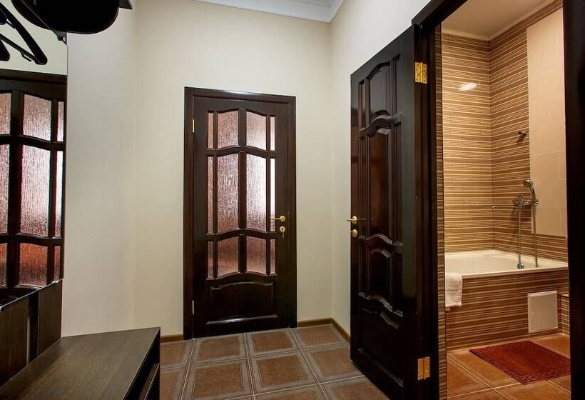 غرفة إقتصادية ثلاثية, Korona