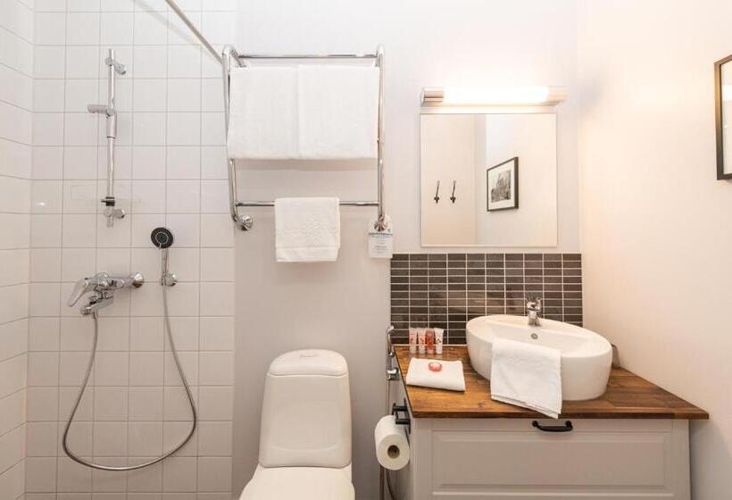 غرفة قياسية, Li Rakuuna