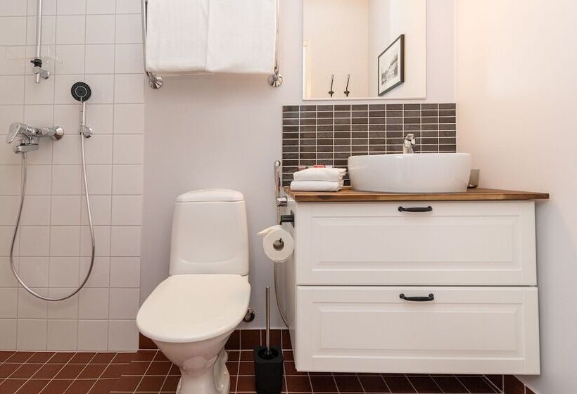 غرفة عائلية, Li Rakuuna