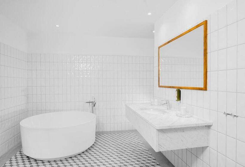 سوییت جونیور لوکس, Nowa Holandia