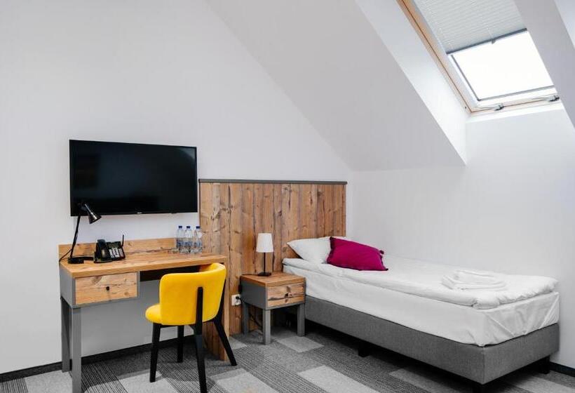 اتاق استاندارد سه نفره, Nowa Holandia