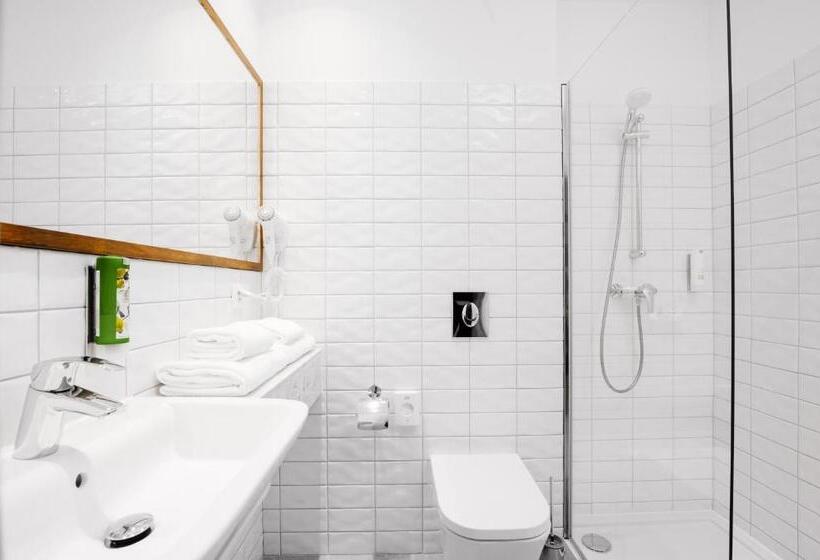 اتاق استاندارد سه نفره, Nowa Holandia