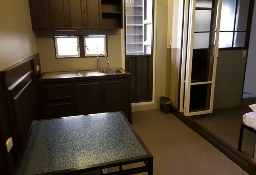 اتاق خانوادگی, Snow Angeles