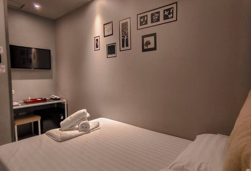 اتاق اکونومی با تخت دوبل, Snow Angeles