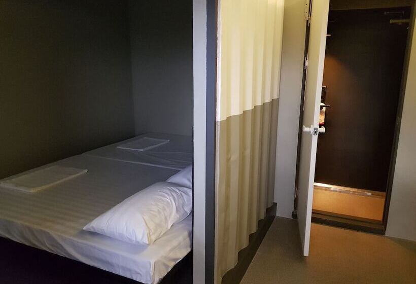 اتاق خانوادگی, Snow Angeles