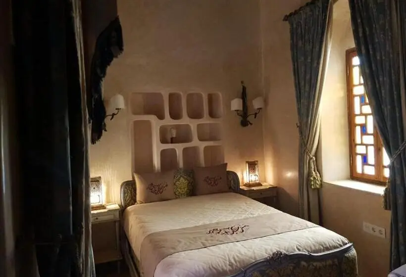 デラックスルーム, Sultana Larache