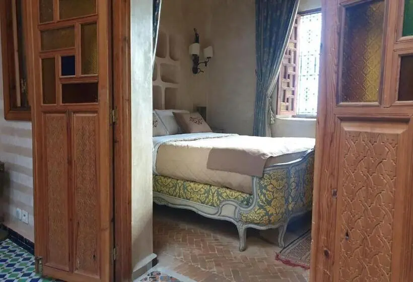 デラックスルーム, Sultana Larache