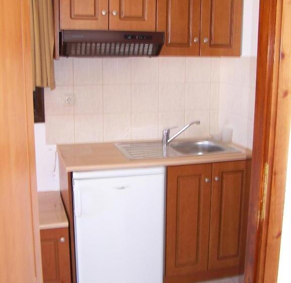 استودیوی استاندارد, Aptera