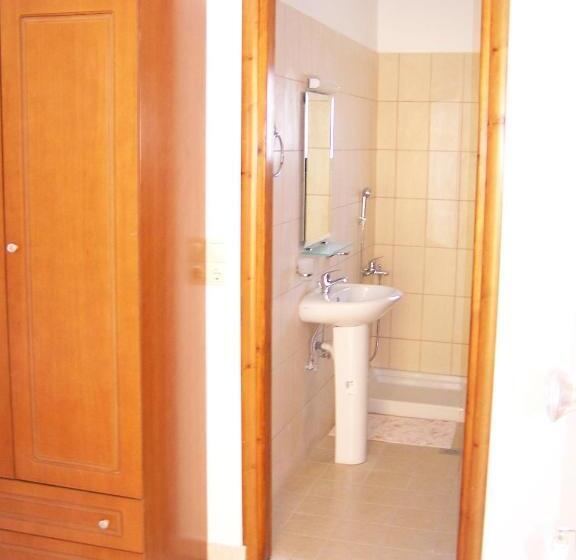 استودیوی استاندارد, Aptera