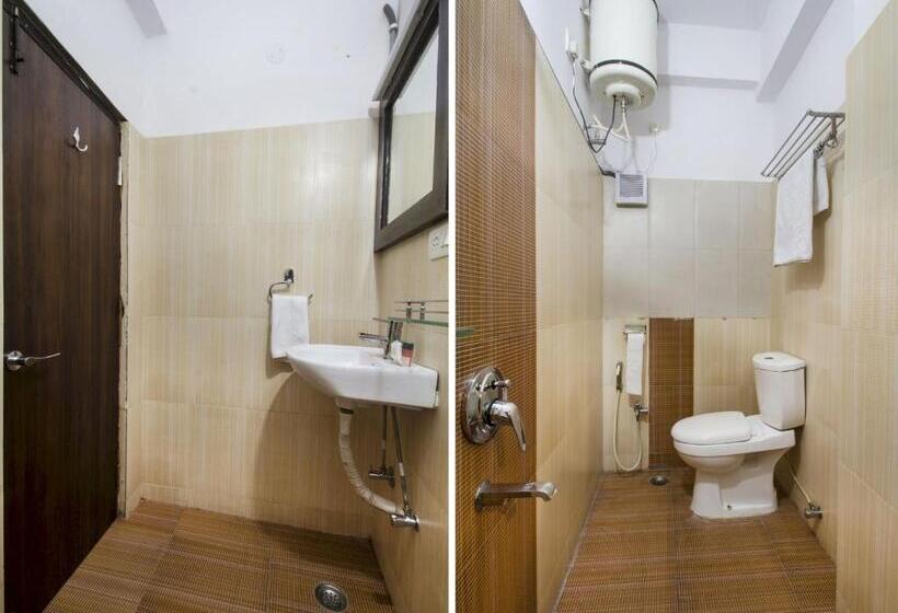 اتاق کلاسیک سه تخته, Collection O Park Heights Banjara Hills Near Gvk One Mall