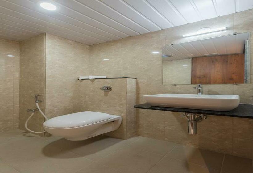 Номер Стандарт Трехместный, Karuna Residency