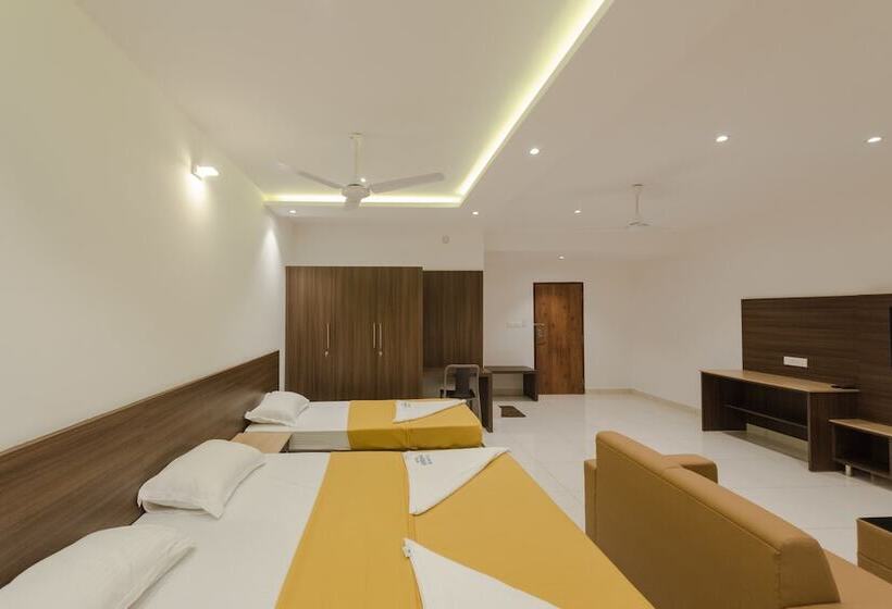 Номер Стандарт Трехместный, Karuna Residency