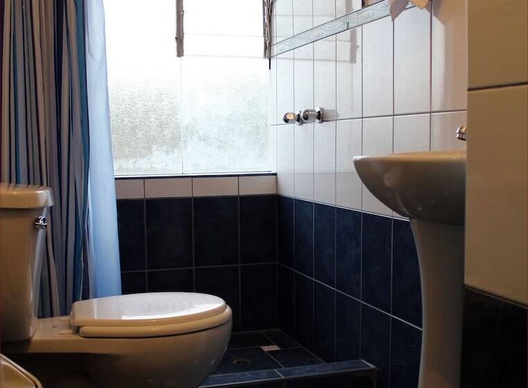 バスルーム共有のシングルスタンダード, Chaska ñawy