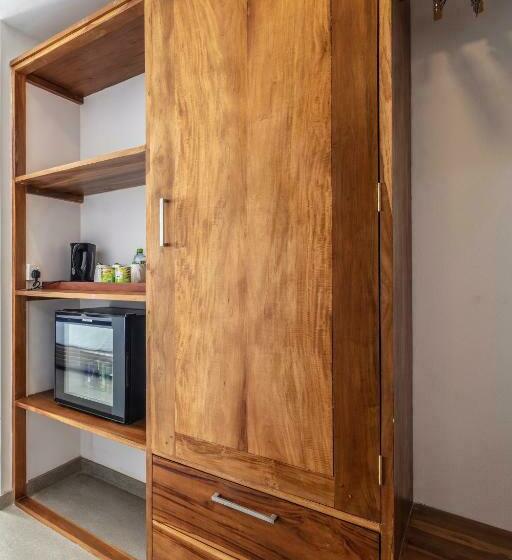 豪华海景房带阳台, Serendivi Resort Villa