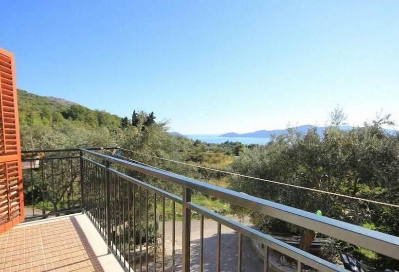 オーシャンビューバルコニー付きワンベッドルームアパートメント, Villa Ro Ela