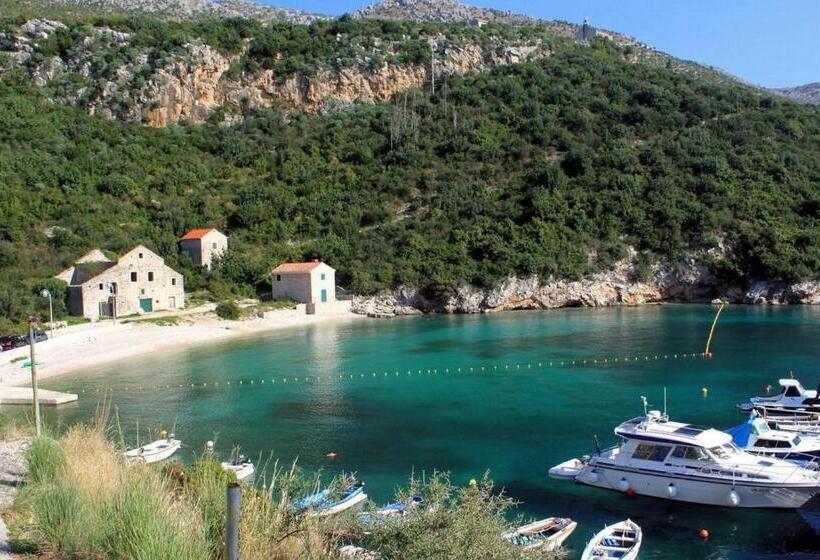 オーシャンビューバルコニー付きワンベッドルームアパートメント, Villa Ro Ela